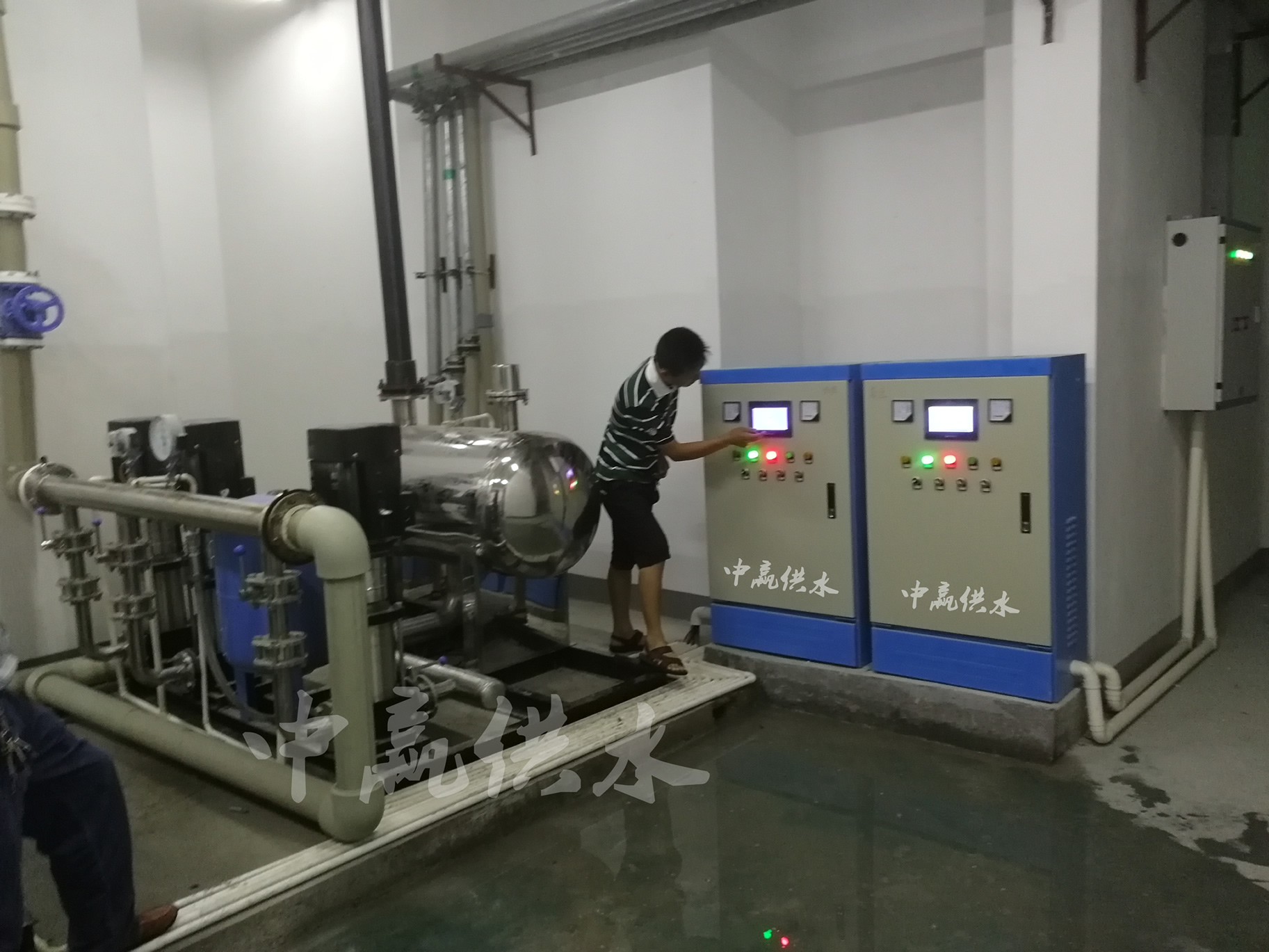 無負(fù)壓無吸程供水設(shè)備現(xiàn)場調(diào)試圖 無負(fù)壓無吸程供水設(shè)備現(xiàn)場調(diào)試圖